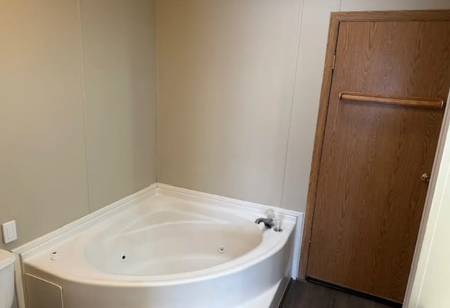 Photo - 402 Hunt Club Dr