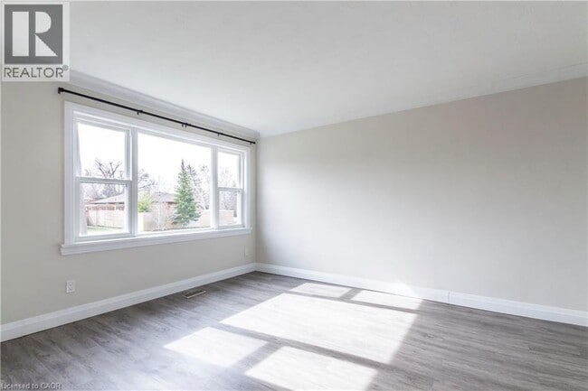 Photo - 2337 Barclay Rd