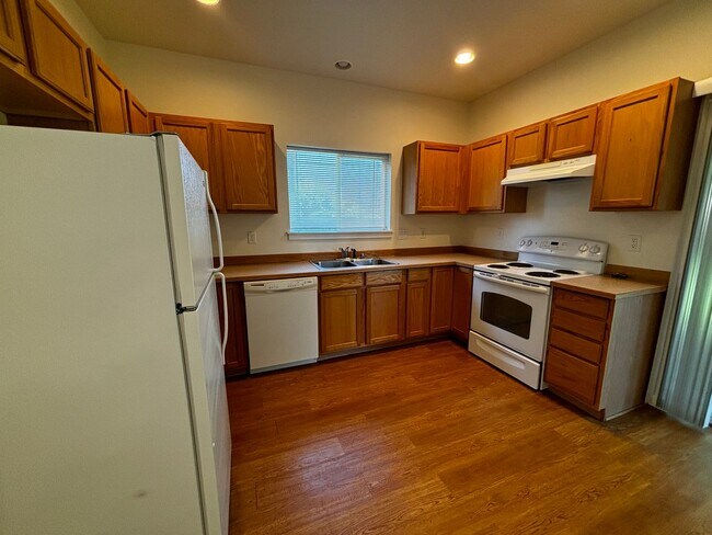 Photo - 3 Bed 2.5 Bath Lynden Townhome Unit A