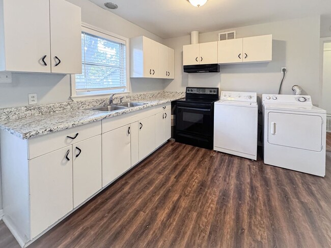 Photo - 2054 Emogene St