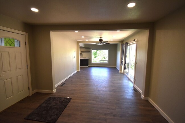 Photo - Newly Remodeled Home in Quiet Neighborhood!