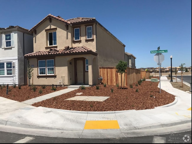 Building Photo - Natomas Crossing Nearly New Rental w/4 Bed...