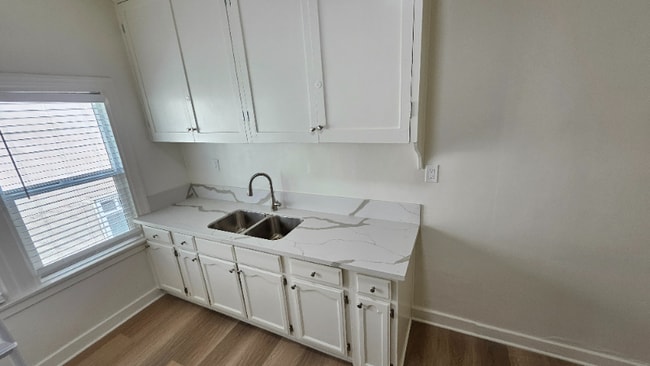 Building Photo - 427-431 Normandie Ave Rental