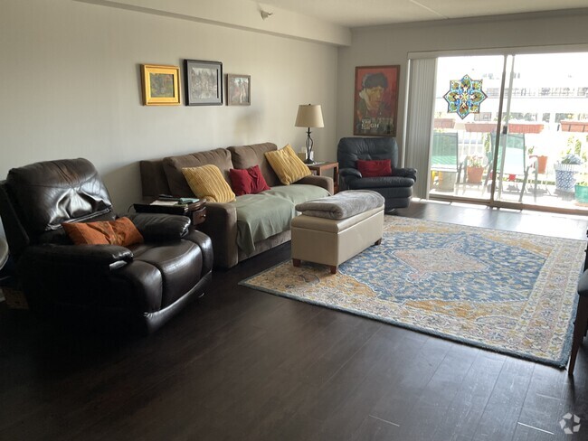 Building Photo - 2020 Saint Regis Dr Unit Rosie Rental