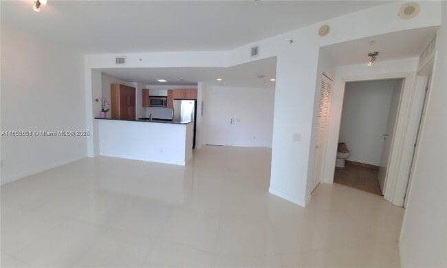Building Photo - 300 S Biscayne Blvd Unit T-2205 Rental