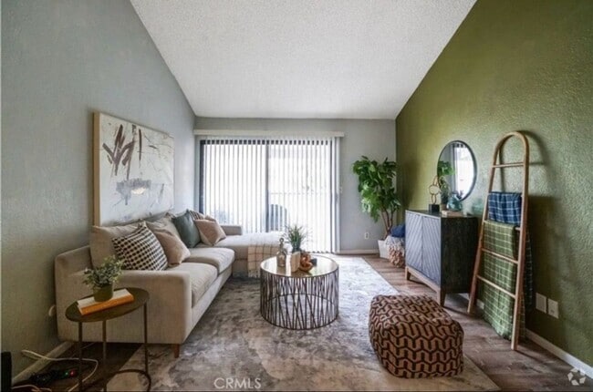 Building Photo - Beautiful Large 2+2, Balcony, Central AC ~... Rental
