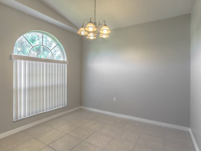 Photo - 4944 Palm View Dr N