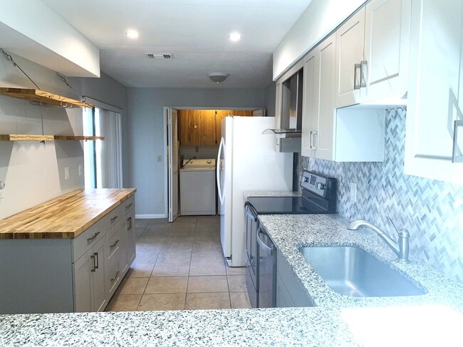 Photo - 5429 Vineland Rd Unit 00