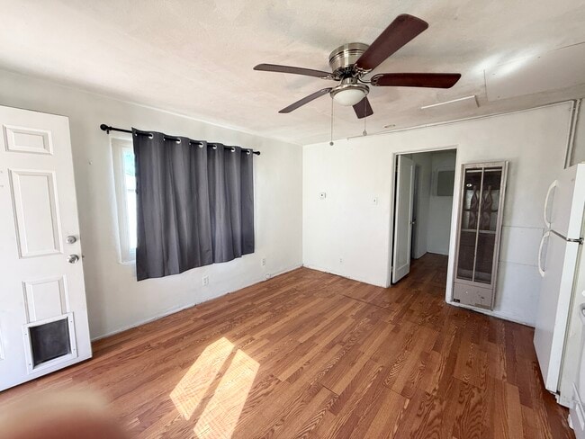 Viviendo - 208 Chama St NE