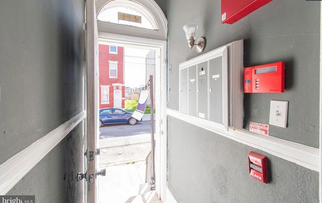 Photo - 2031 W Oxford St