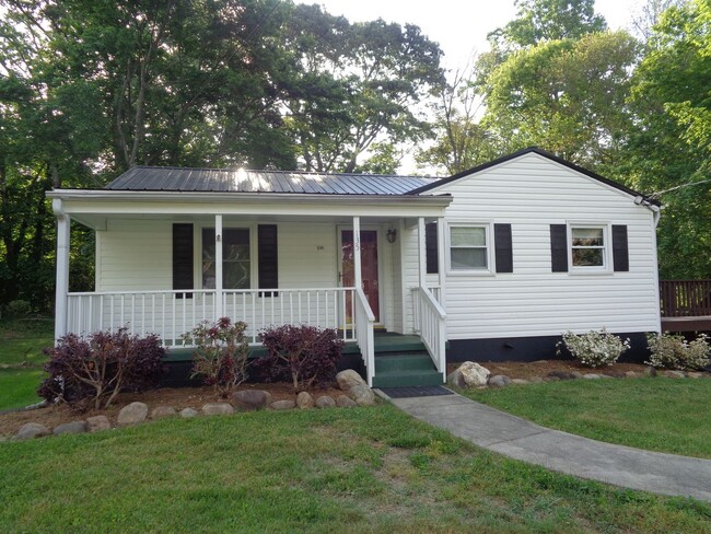 2-bedroom House off Country Club (interior... - 2-bedroom House off Country Club (interior...