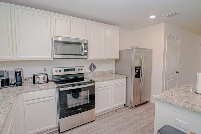 Photo - 695 Bay Leaf Dr