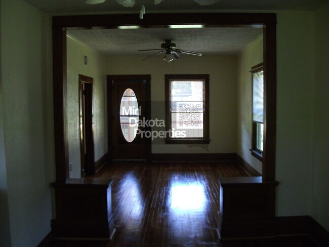 Photo - 630 E 4th St