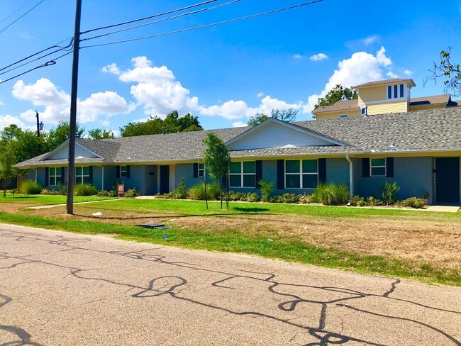 Building Photo - 1107 Autumn Woods Dr