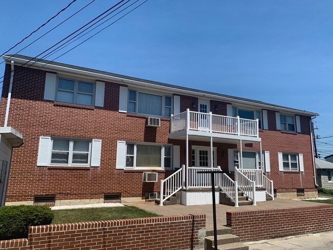 Building Photo - 227 W Caracas Ave Unit C