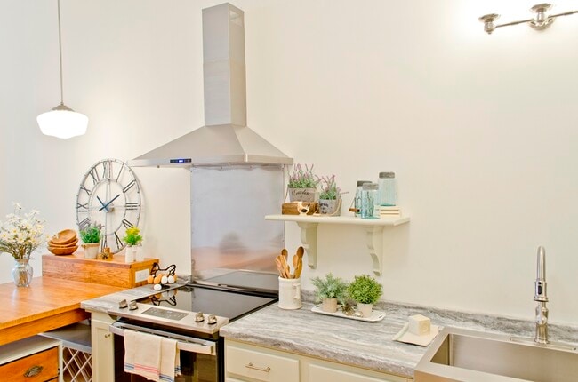 Photo - 29 E Main St Unit SB2