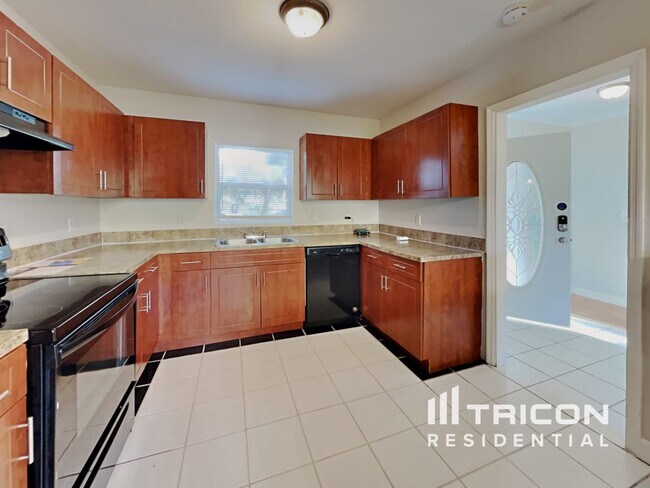 Photo - 808 Heidi Rd