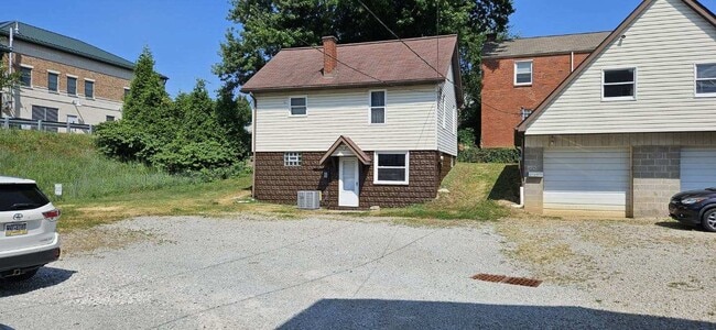 Building Photo - 5225 Brightwood Rd Rental