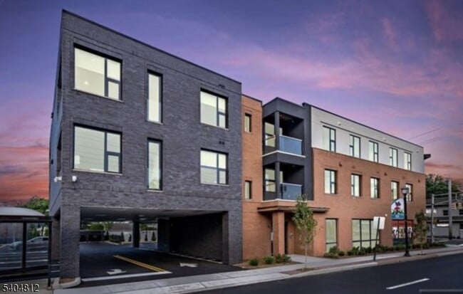 Building Photo - 12 River Rd Unit 205