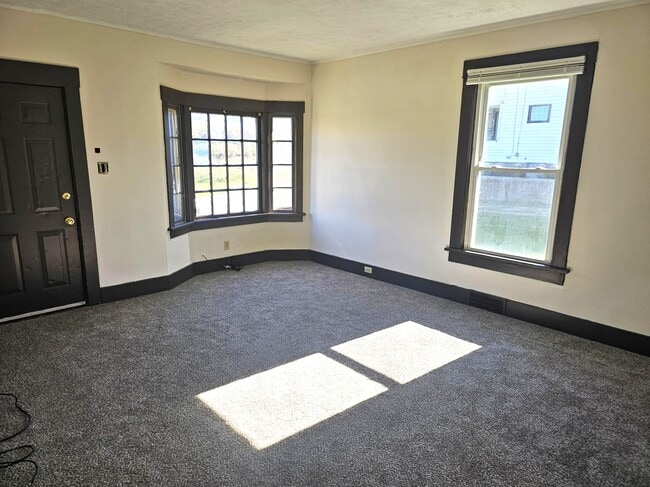 Building Photo - 911 Camden Ave SW Unit 1