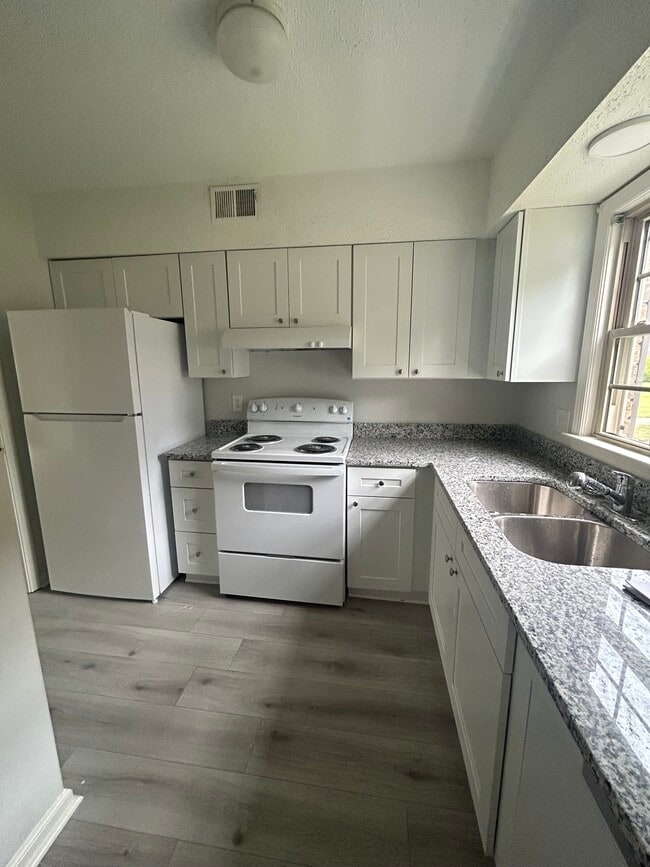 01_Kitchen - 3700 Bush River Rd Unit K3