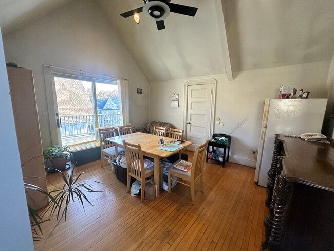 Building Photo - 147 Willow Ave Unit 3