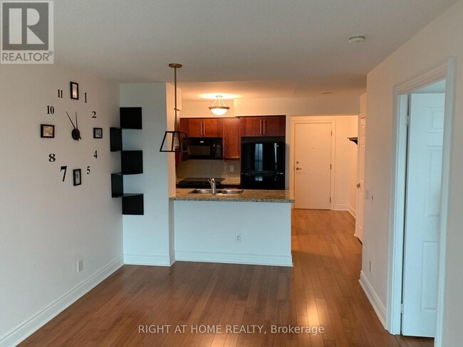 Photo - 25 Greenview Ave Unit 815