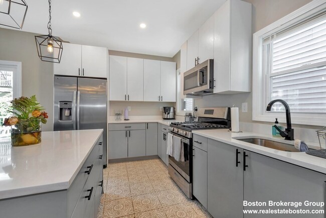 Building Photo - 777 Columbia Rd Unit 3 Rental