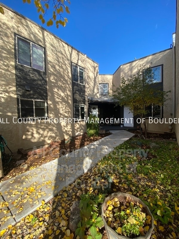 2982 Shady Hollow W