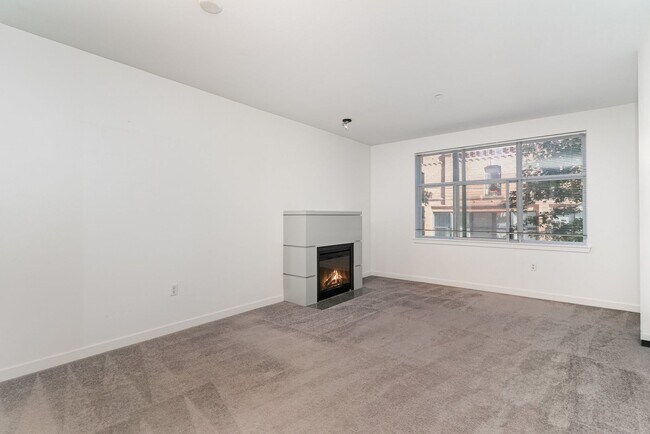 Photo - Spacious 1 Bedroom + Den in Canal Station ...