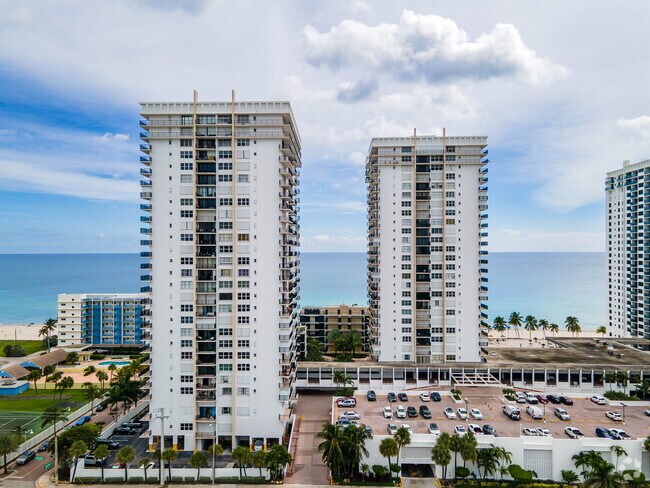 Photo - Quadomain Valencia Tower