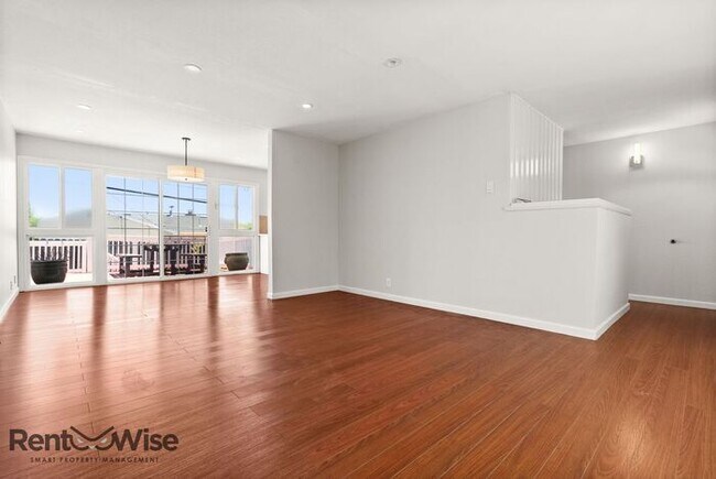 Photo - 1120 Oakwood Dr