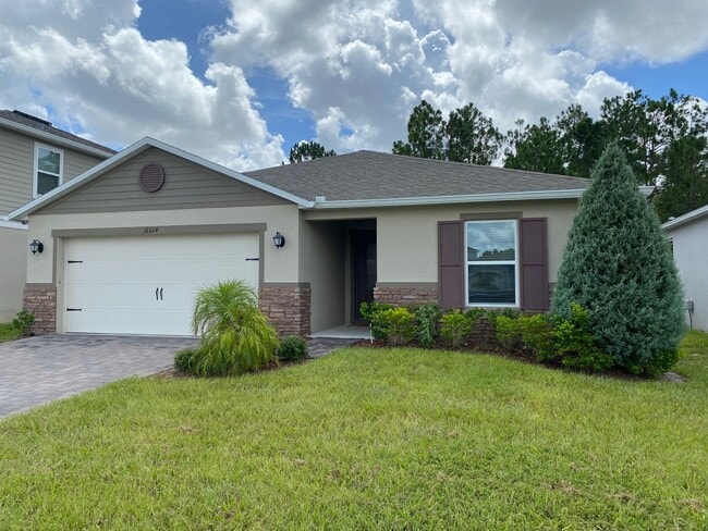 Building Photo - Spacious 4 Bed, 2 Bath Home Backing to Pre...