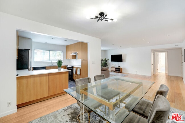 Building Photo - 645 Westmount Dr Unit 211 Rental