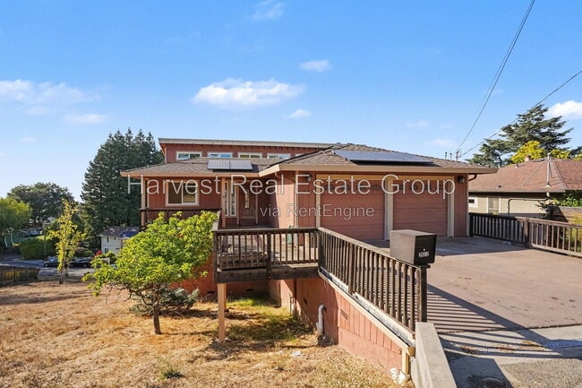 Photo - 2652 Hillcrest Ave