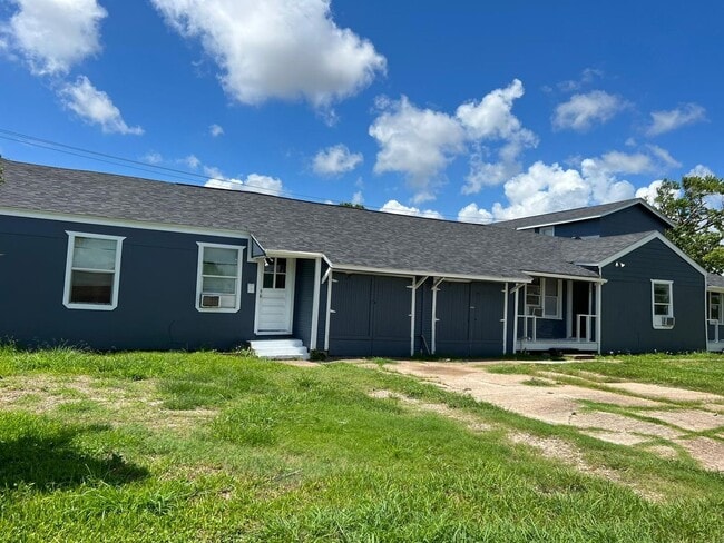 Photo - 527 W 8th St