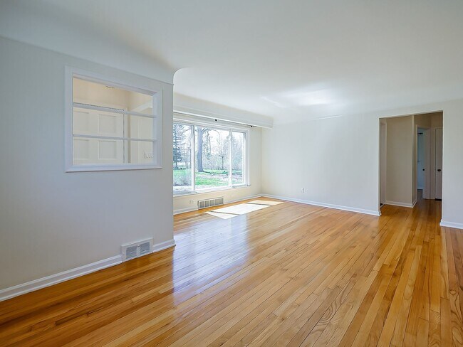 Photo - Spacious 3BR Home with Expansive 1-Acre Lot!