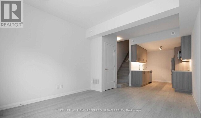 Photo - 1030 Portage Pkwy