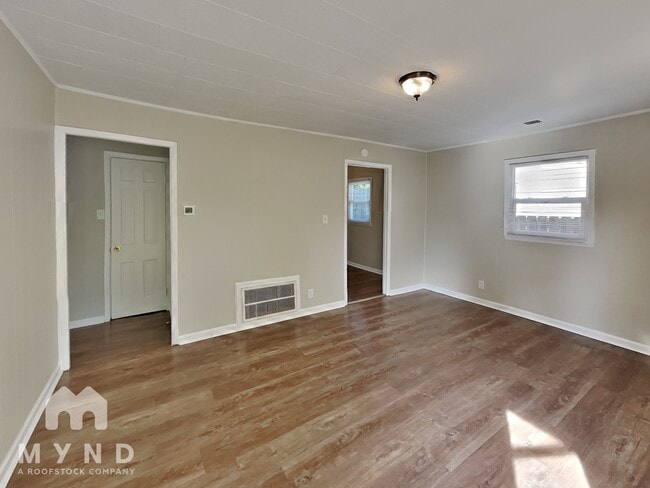 Photo - 2046 Medford Ave