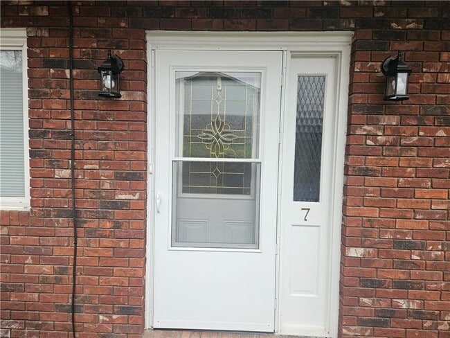 Photo - 909 Chapel Rd
