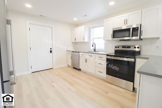 Photo - 417 W 4th St Unit 417 W 4th St  200