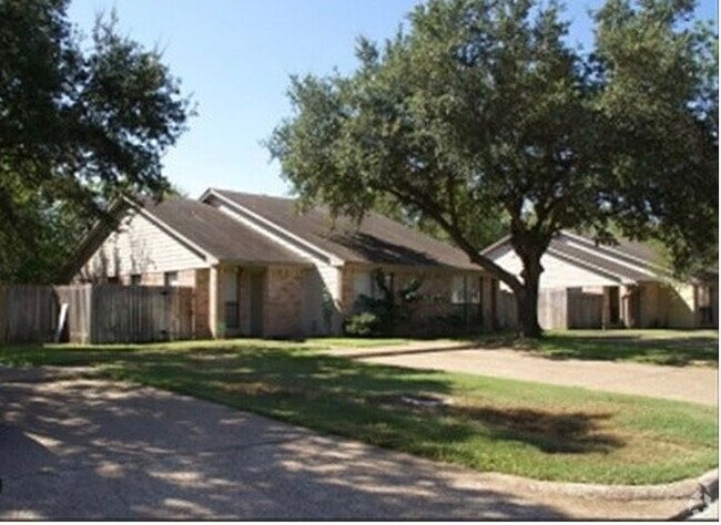 Building Photo - 806 Cross Timbers Dr Rental