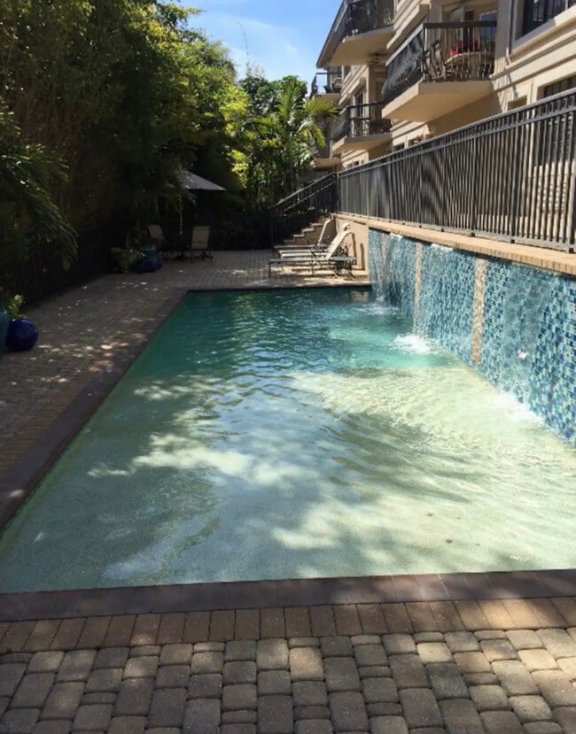 Shared swimming pool - 705 10th St S Unit Old Naples Penthouse
