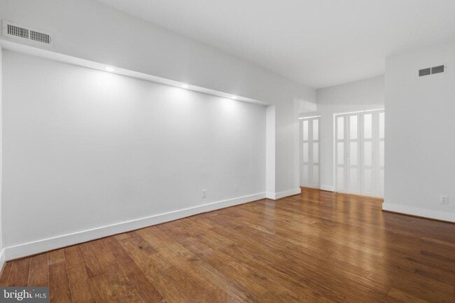 Photo - 2127 California St NW Unit 102