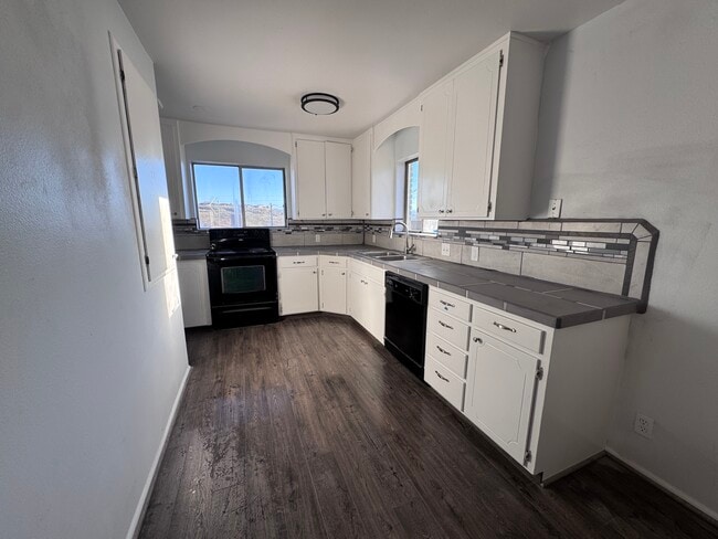 Photo - 374 Village Way