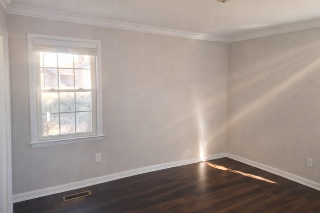 Photo - 103 Murchison Dr