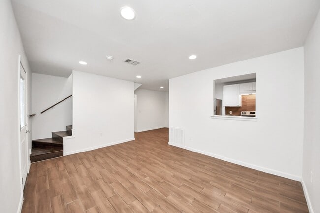 Building Photo - 12068 Beechnut St Unit C