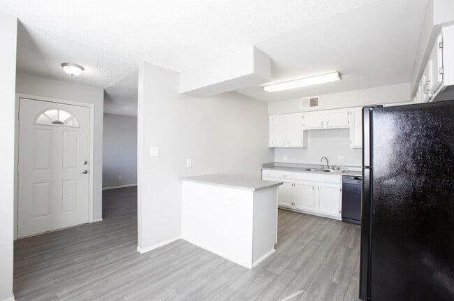 2 Bed 1 Bath - 895 sqft - Dining - The Heights at Tramway