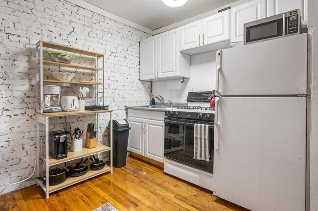 Photo - 341 W 30th St Unit ID1323966P