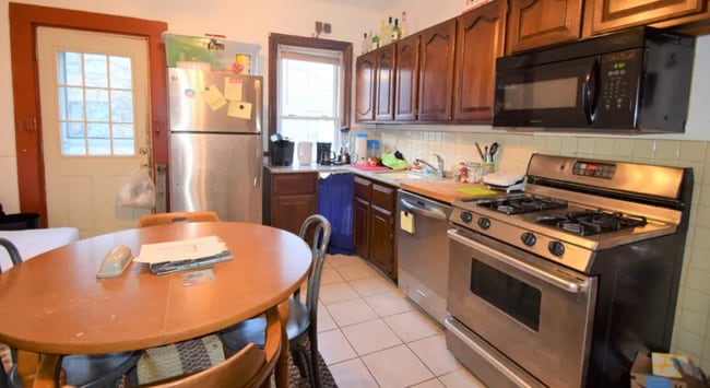 Building Photo - 6 Sewall St Unit 2